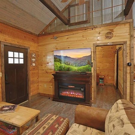 Rustic Modern Cabin With Hot Tub Near Rafting And Great Smokey Mountains Bryson City Exterior foto