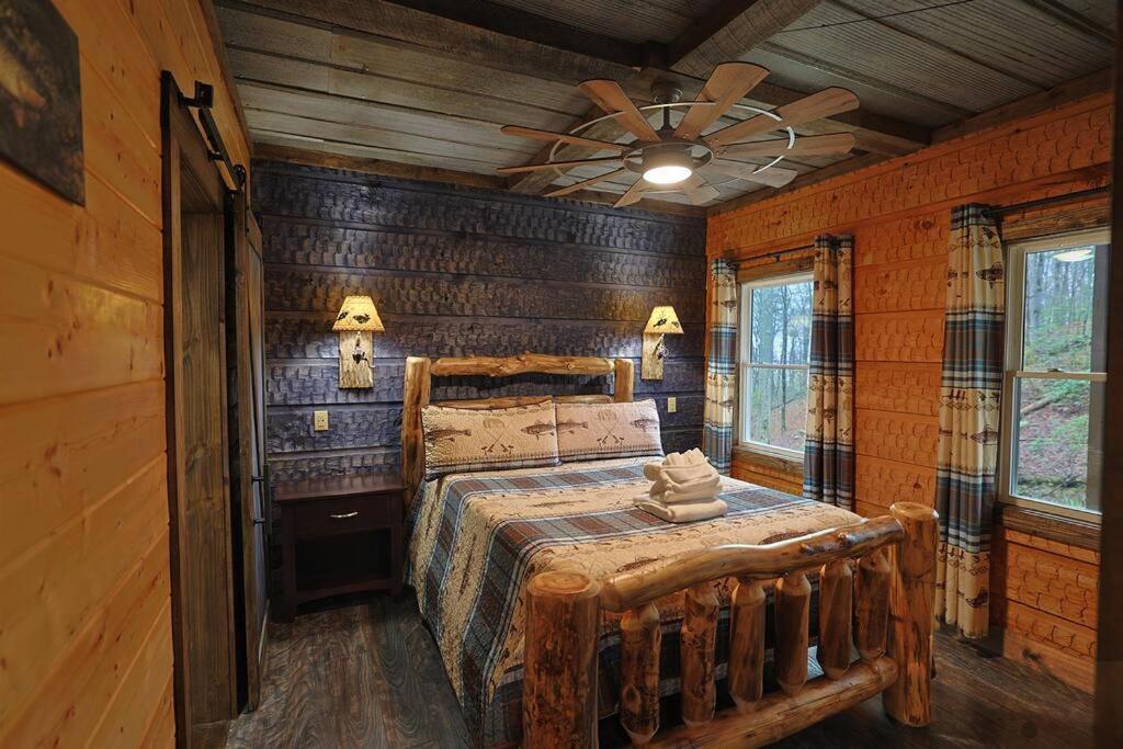 Rustic Modern Cabin With Hot Tub Near Rafting And Great Smokey Mountains Bryson City Exterior foto