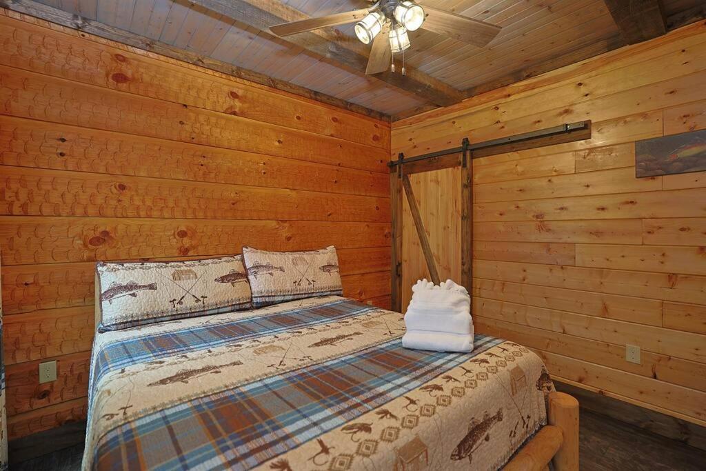 Rustic Modern Cabin With Hot Tub Near Rafting And Great Smokey Mountains Bryson City Exterior foto