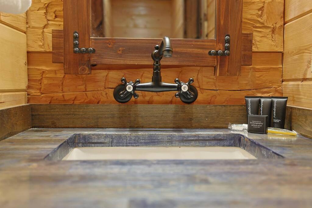 Rustic Modern Cabin With Hot Tub Near Rafting And Great Smokey Mountains Bryson City Exterior foto