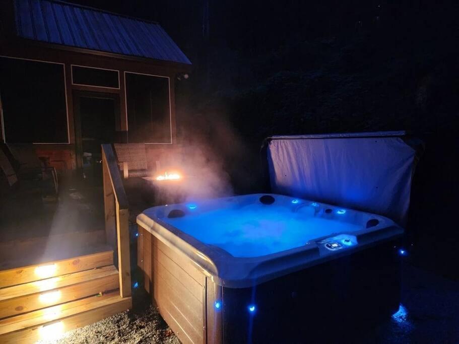 Rustic Modern Cabin With Hot Tub Near Rafting And Great Smokey Mountains Bryson City Exterior foto