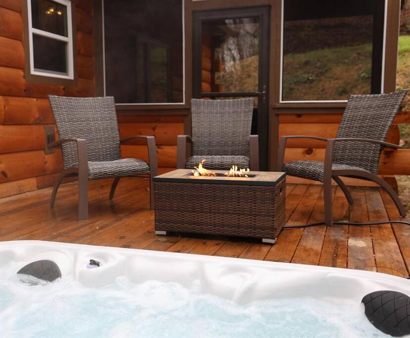 Rustic Modern Cabin With Hot Tub Near Rafting And Great Smokey Mountains Bryson City Exterior foto