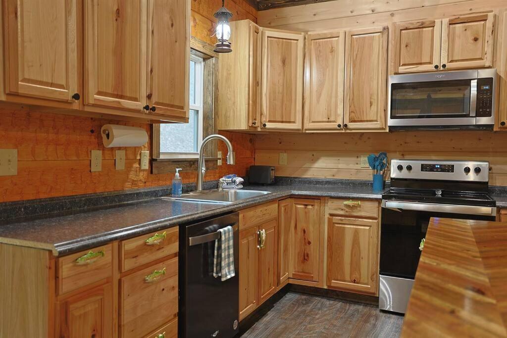 Rustic Modern Cabin With Hot Tub Near Rafting And Great Smokey Mountains Bryson City Exterior foto
